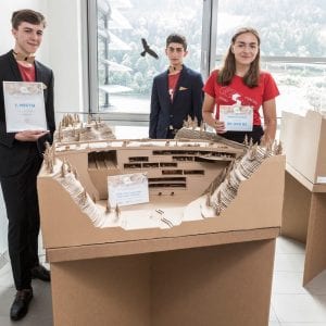 Nejlepší přehradu z vlnité lepenky postavili studenti z Vysokého Mýta
