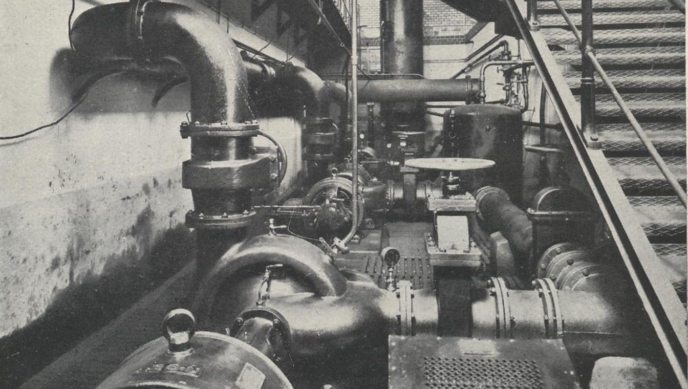 03_Interiér strojovny - podzemní patro v roce 1908