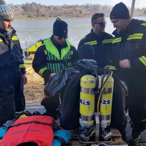 Báňští záchranáři trénují na Žermanické přehradě