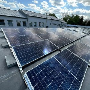 OVAK: fotovoltaika součástí garáží, investice do elektromobilů